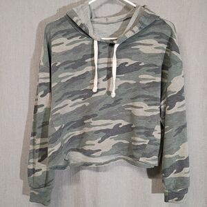 Forever 21 Camouflage Cropped Hoodie Size S Pullover